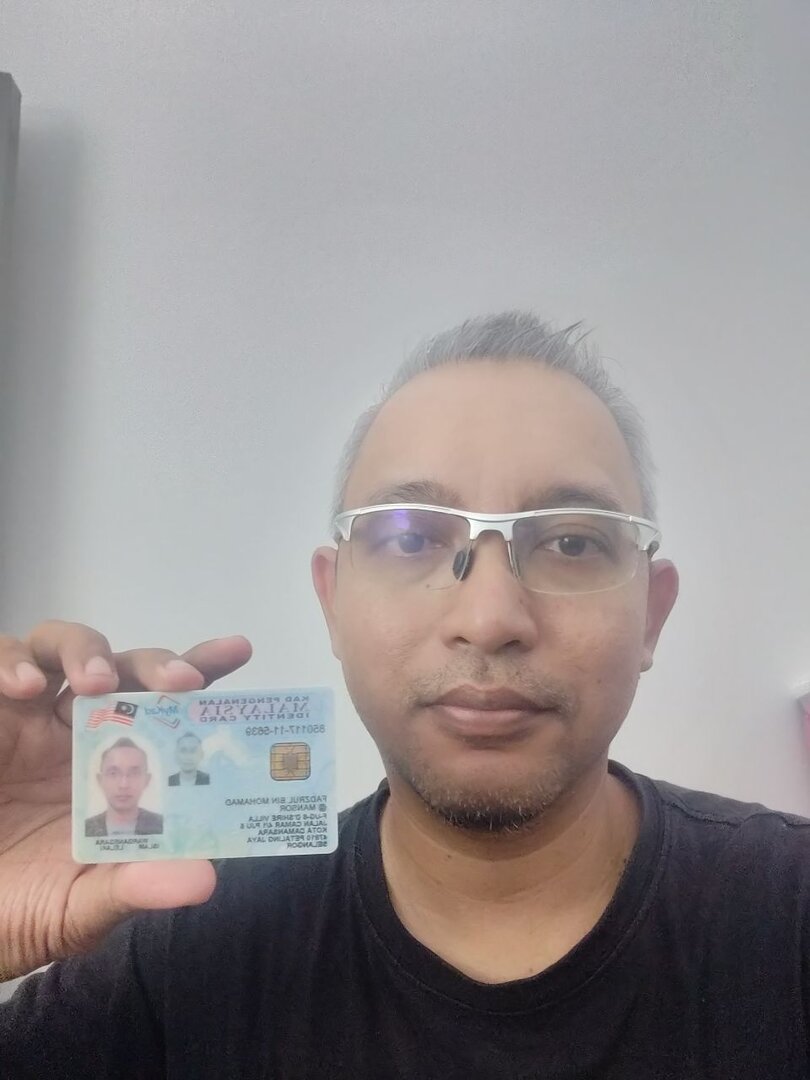 Selfie b185ca36df2813ae655ec2f787df077196740e637a84d434beaf27df81905de1